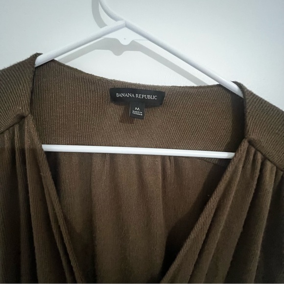 Banana Republic - Olive Green Top - Picture 2 of 5